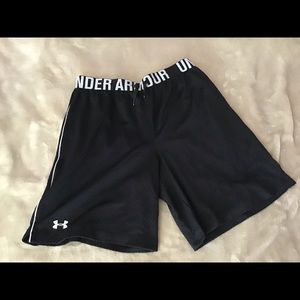 Under Armour, logo band, loose fit shorts medium
